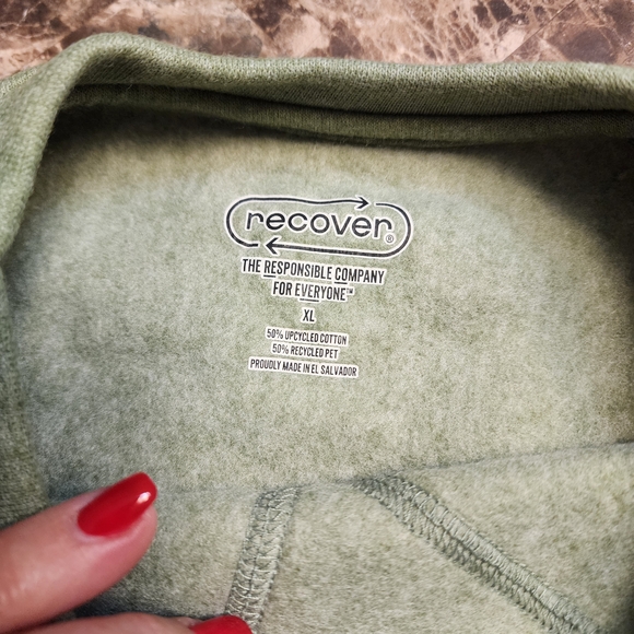 JJ - Cove Olive Marathon Finisher Men's Sweatshirt - Picture 3 of 7